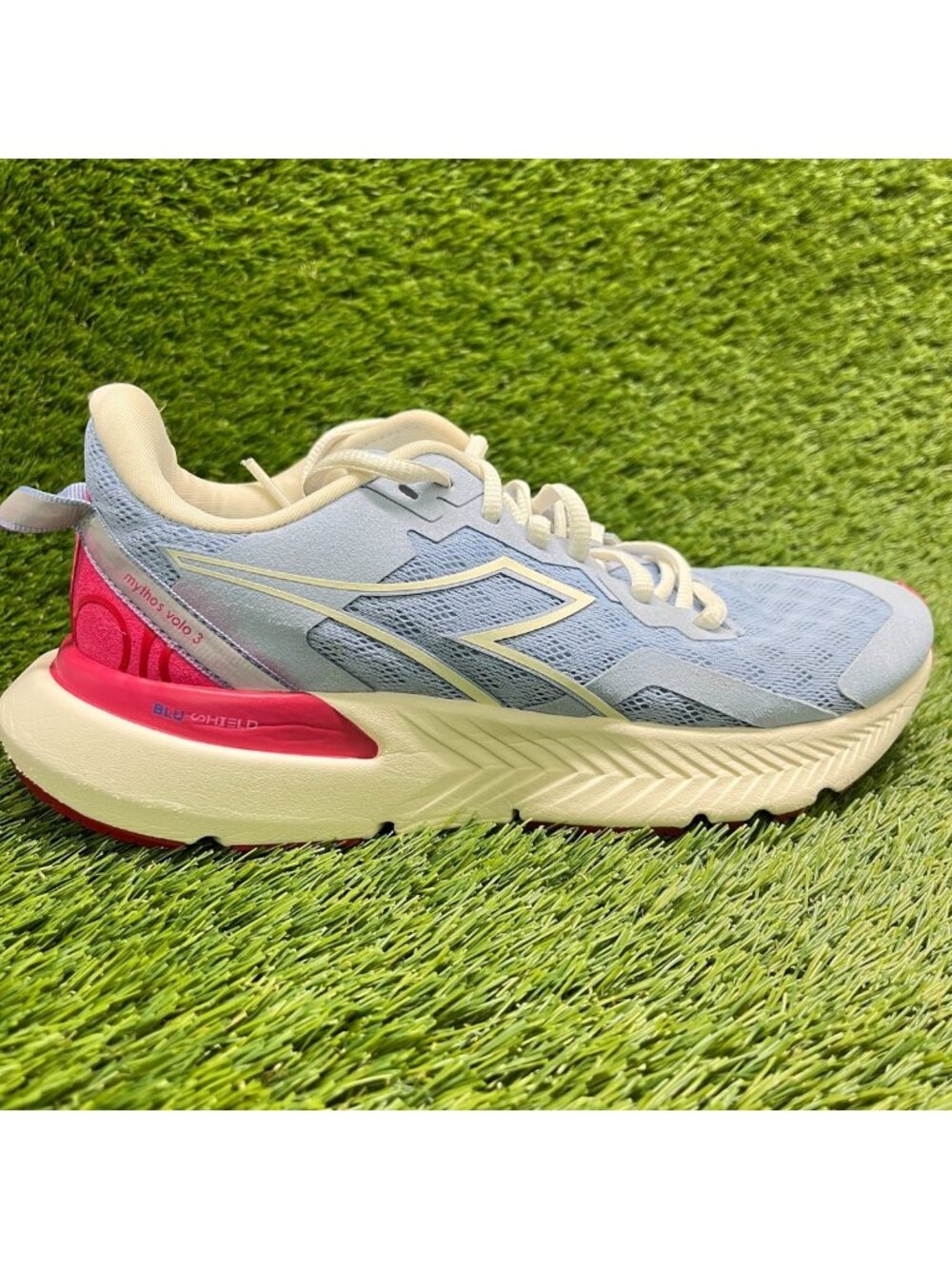 Diadora Mythos Blushield Volo 3 Womens Size 8 Blue White Running Shoes Sneakers